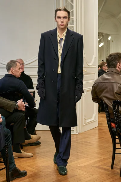 Look 3